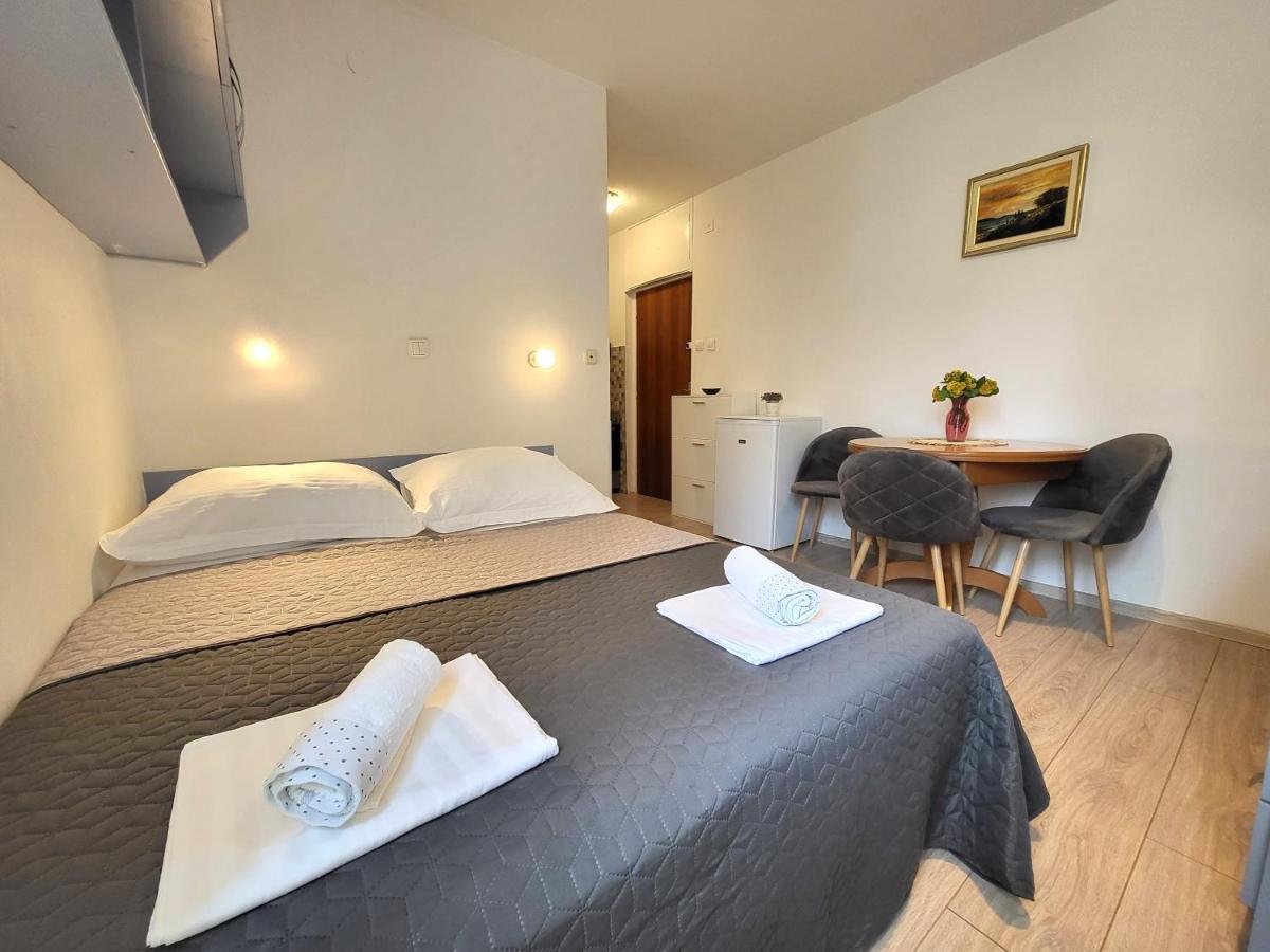 Mali Apartman U Centru 马卡尔斯卡 外观 照片
