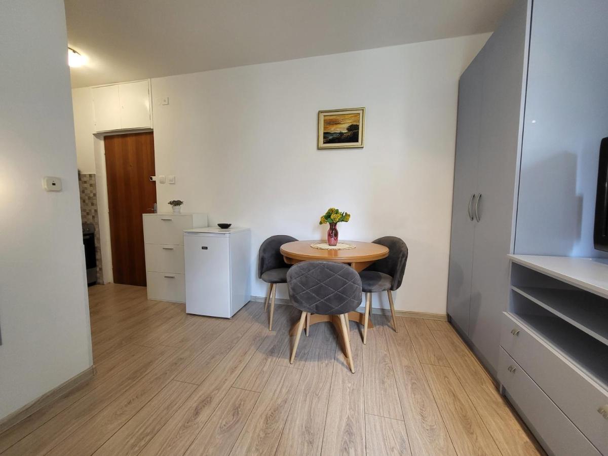 Mali Apartman U Centru 马卡尔斯卡 外观 照片